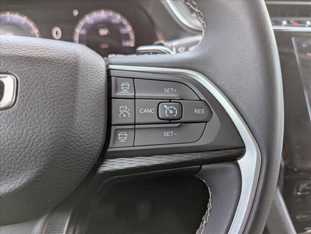 Used 2024 Jeep Grand Cherokee Laredo AWD/4WD image 13