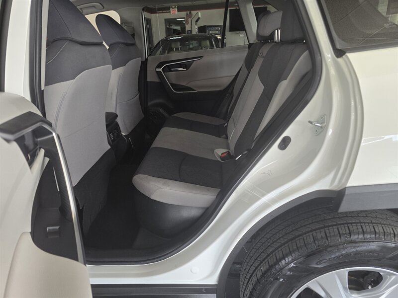 Used 2020 Toyota RAV4 XLE w/ Convenience Package AWD/4WD image 11