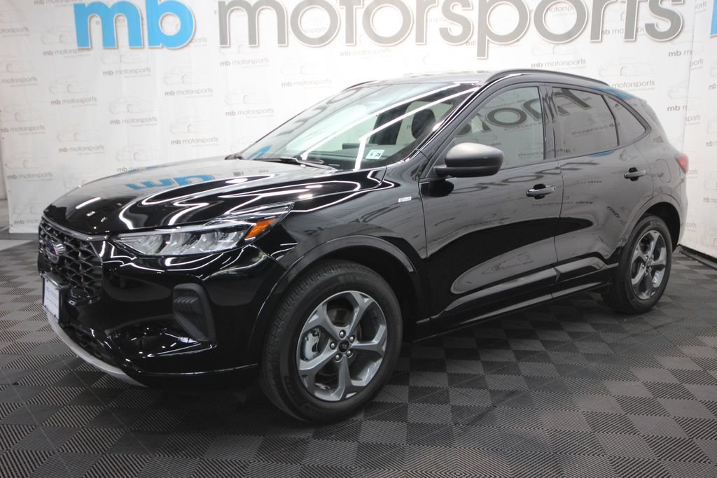 Used 2023 Ford Escape ST-Line w/ Tech Pack #1 AWD/4WD image 2