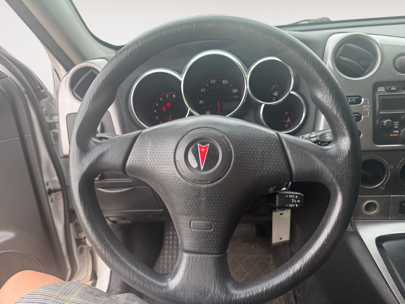 Used 2007 Pontiac Vibe w/ Preferred Package FWD image 12