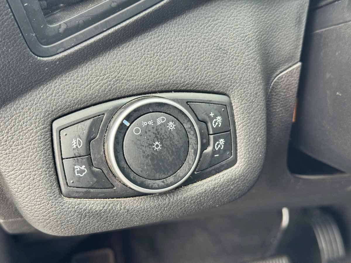 Used 2016 Ford Escape SE w/ SE Leather Comfort Package AWD/4WD image 40