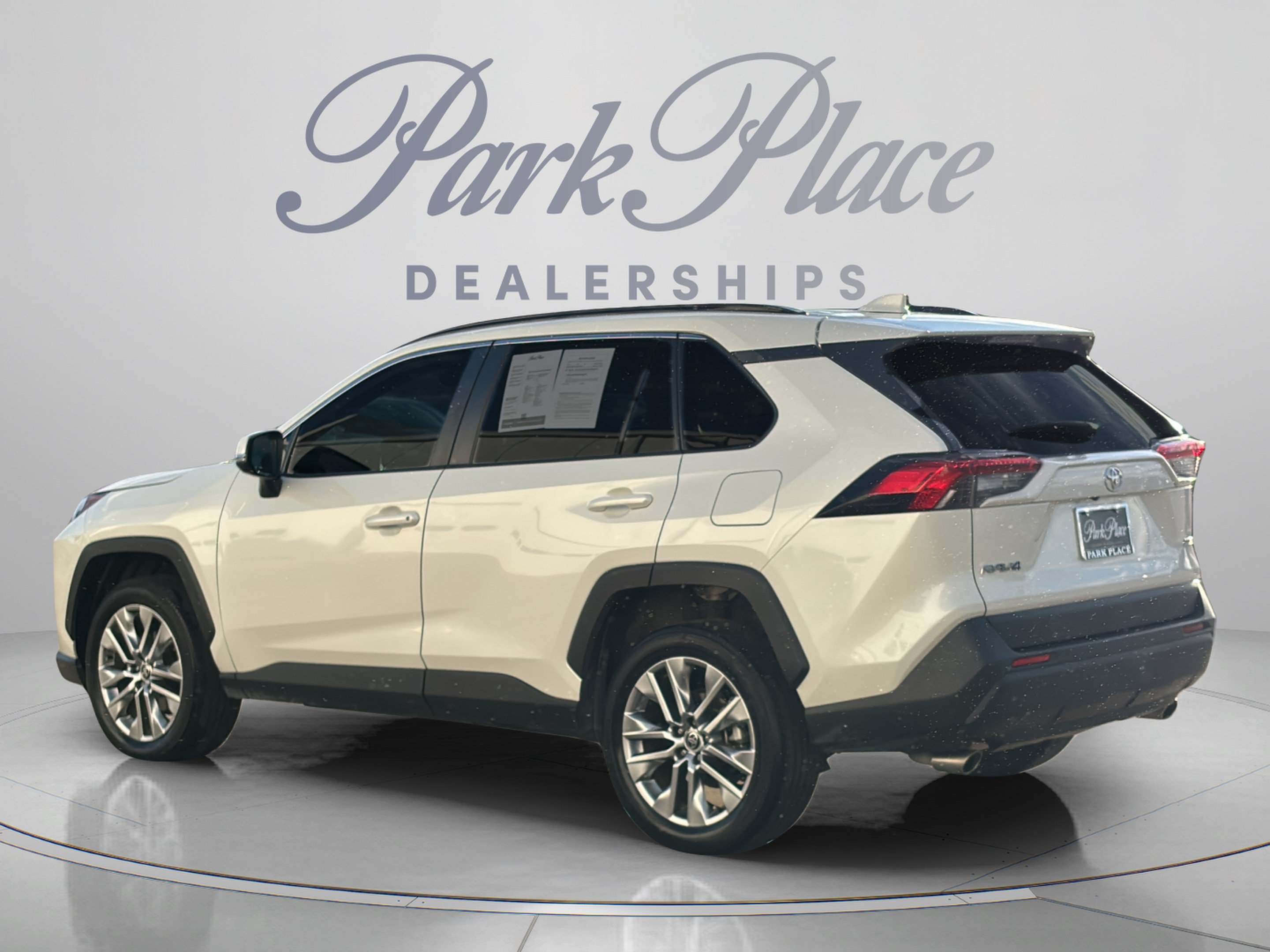 Used 2022 Toyota RAV4 XLE Premium FWD image 3