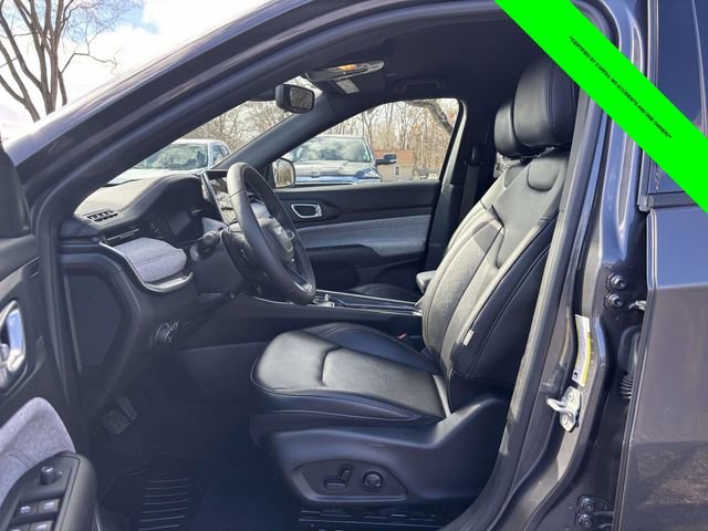 Used 2024 Jeep Compass Latitude image 3