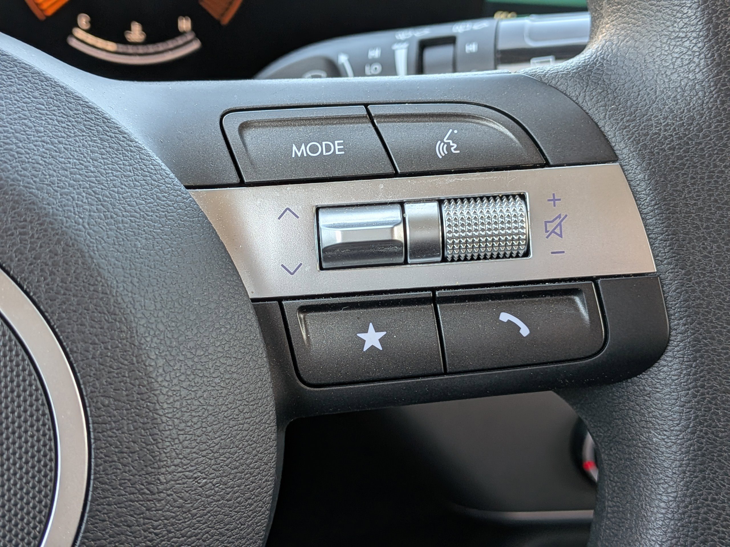 Certified 2025 Hyundai Kona SE image 24