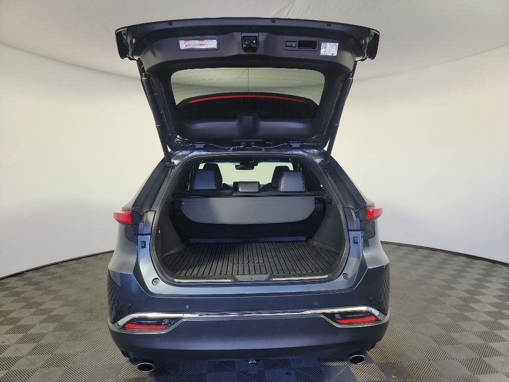 Used 2021 Toyota Venza Limited image 6