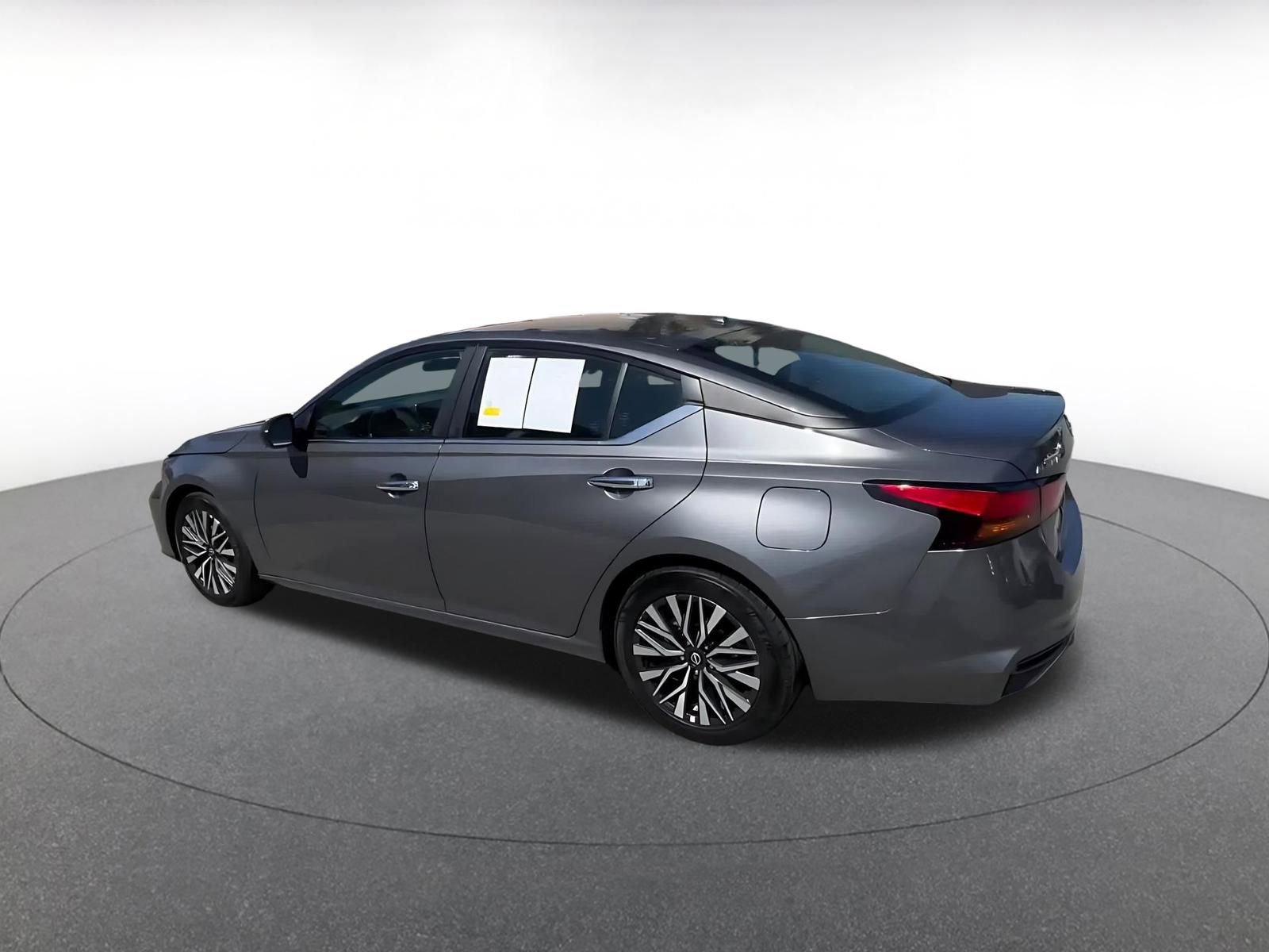 Used 2025 Nissan Altima 2.5 SV image 10