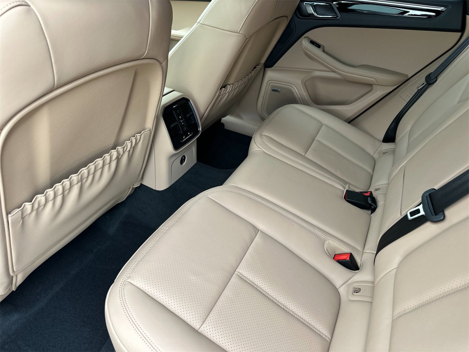 New 2026 Porsche Macan image 14