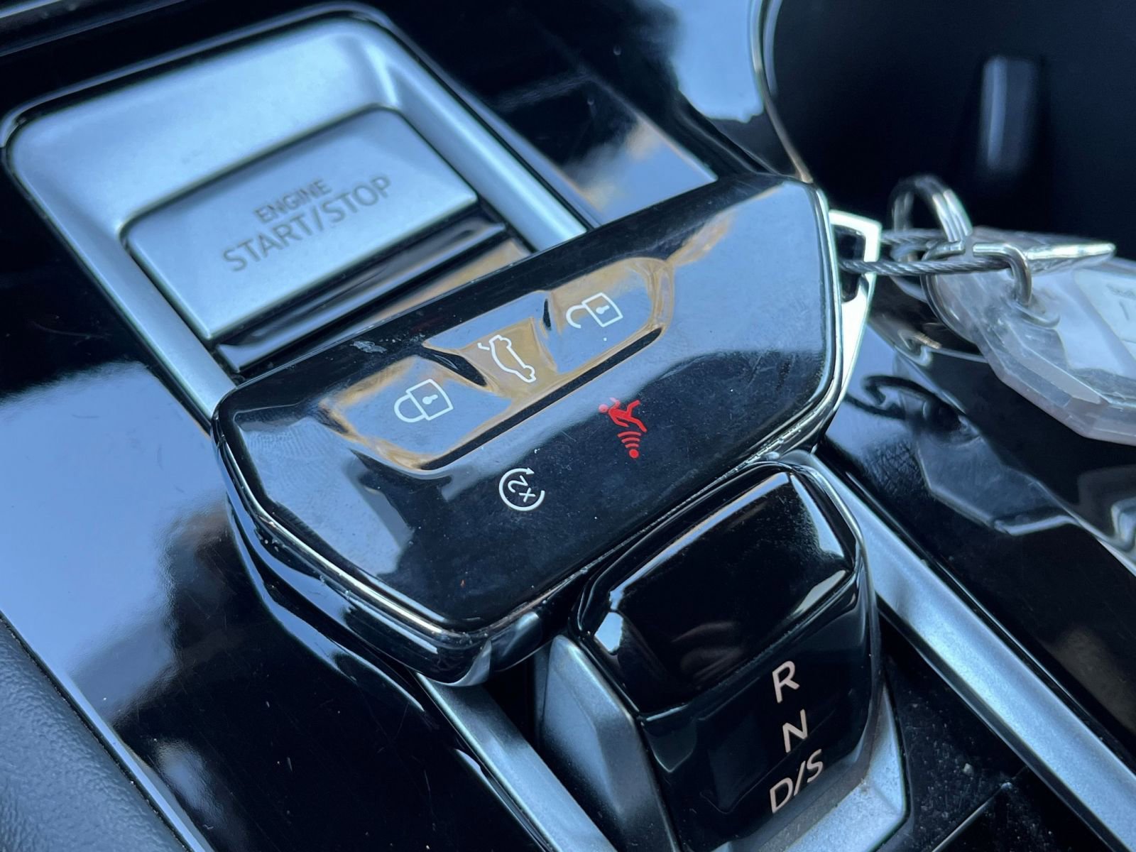 Used 2025 Volkswagen Atlas Cross Sport SE image 22