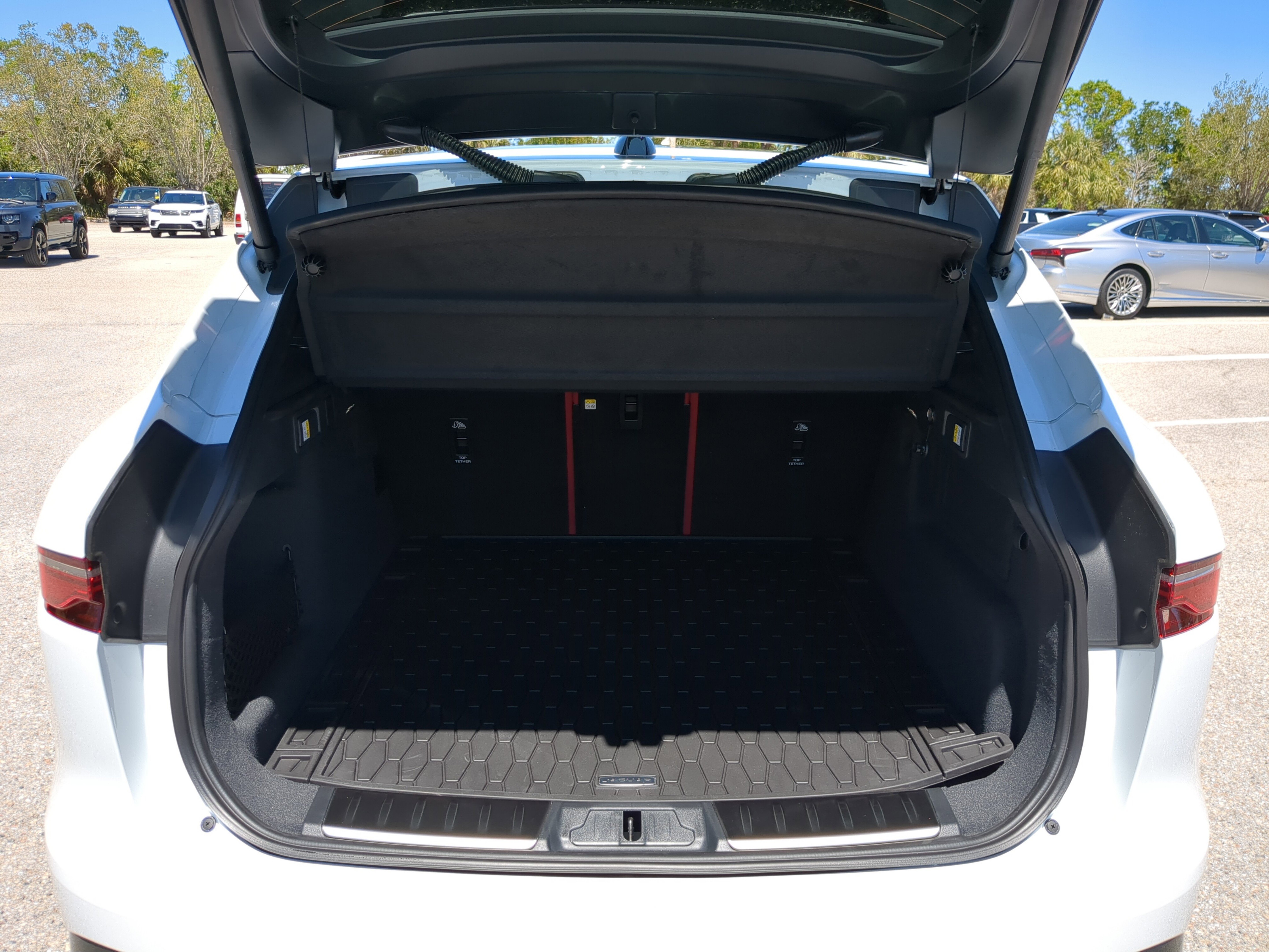 New 2026 Jaguar F-PACE R-Dynamic S image 8