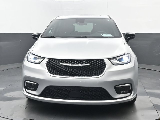 Used 2026 Chrysler Pacifica Limited FWD image 20