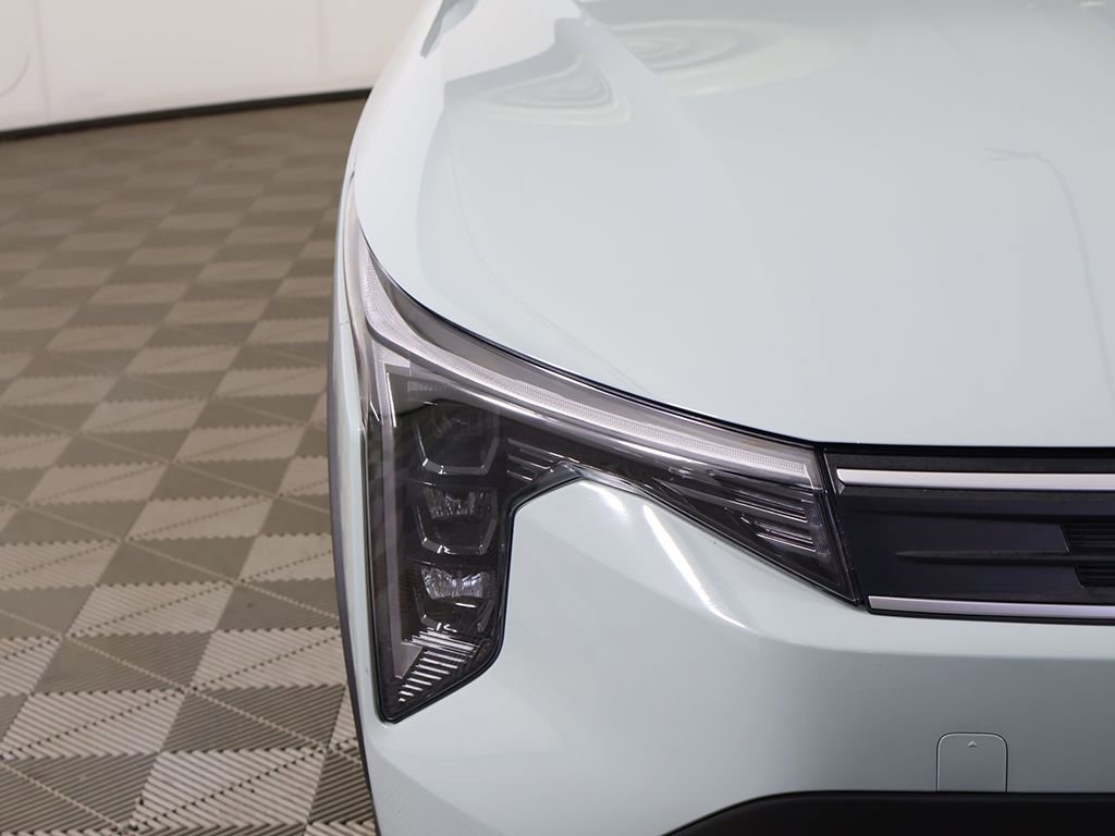 Used 2025 Kia K4 LXS image 12