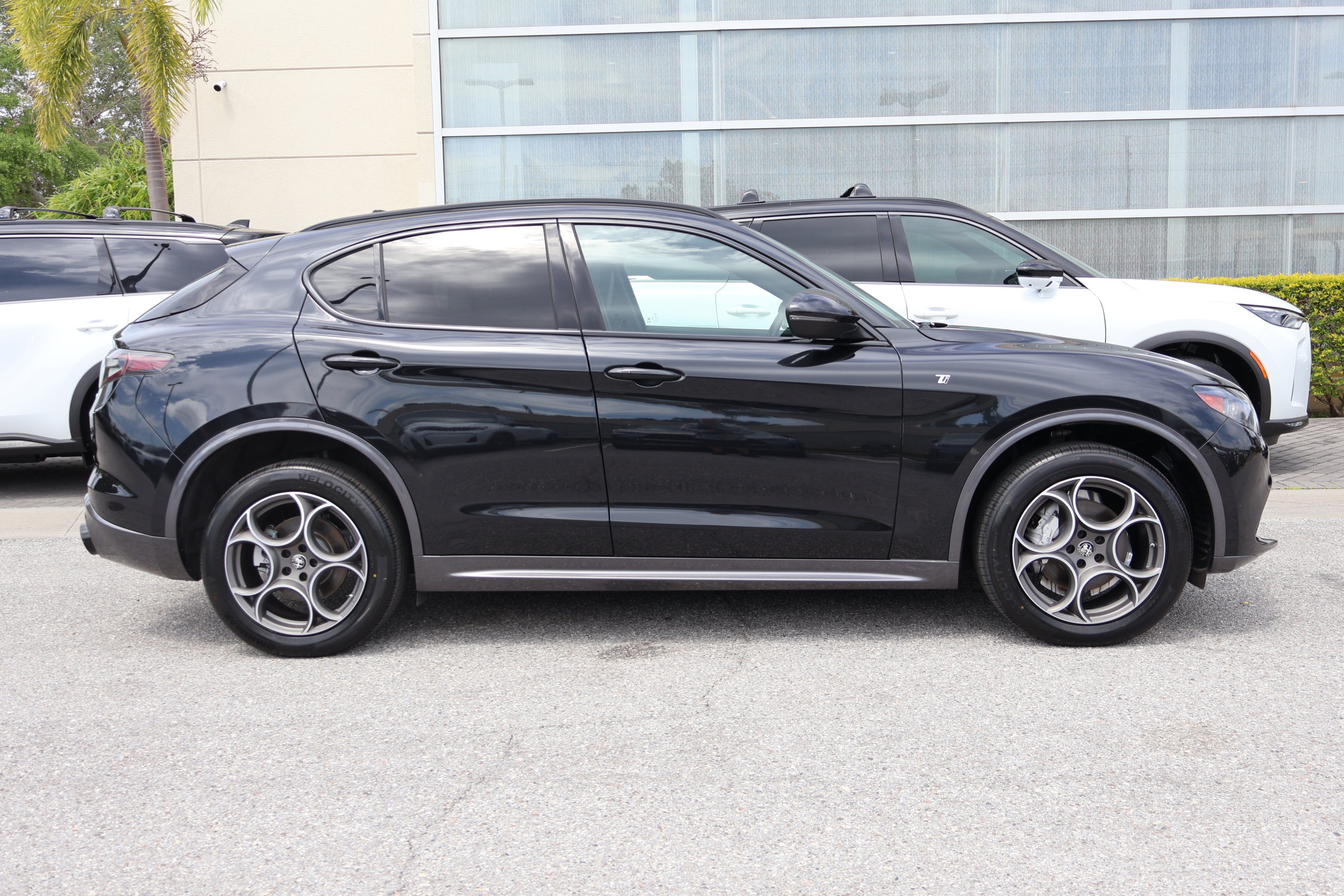 Used 2024 Alfa Romeo Stelvio Ti AWD/4WD image 11