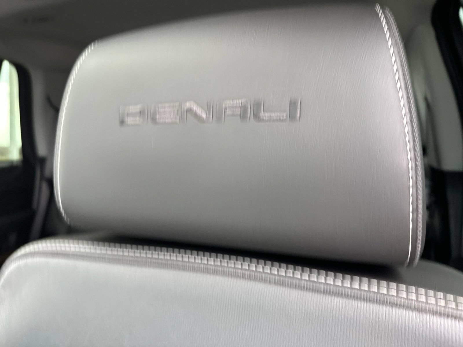 Used 2019 GMC Yukon Denali w/ Denali Ultimate Black Edition AWD/4WD image 15