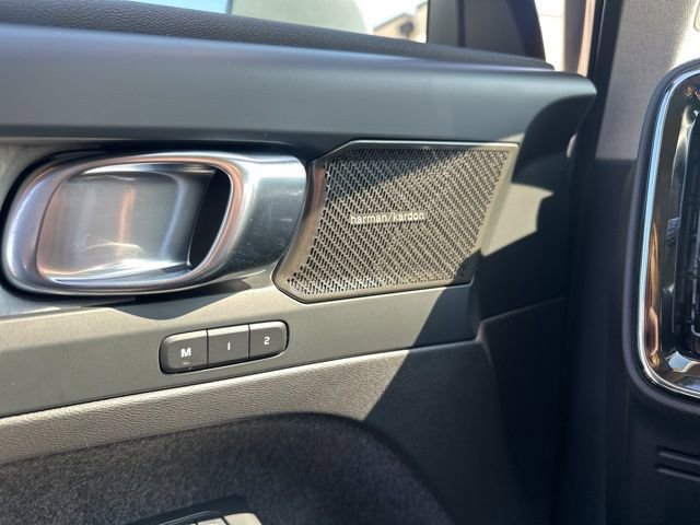 Certified 2023 Volvo XC40 B5 Ultimate w/ Climate Package image 32