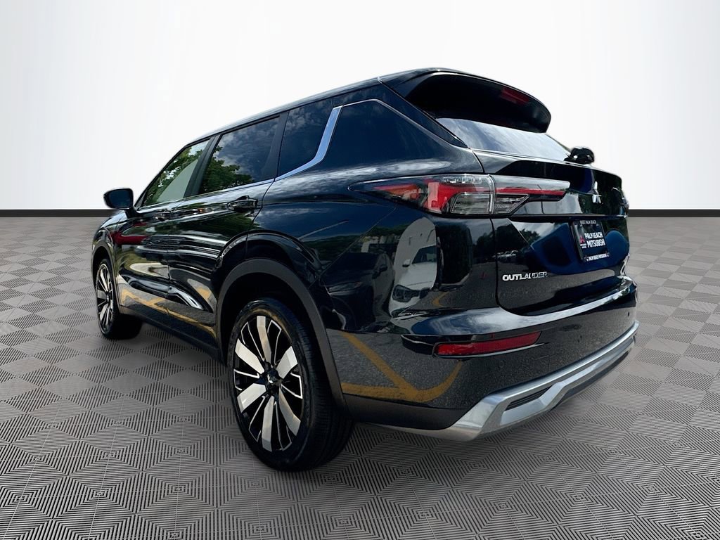 Used 2025 Mitsubishi Outlander SE image 8