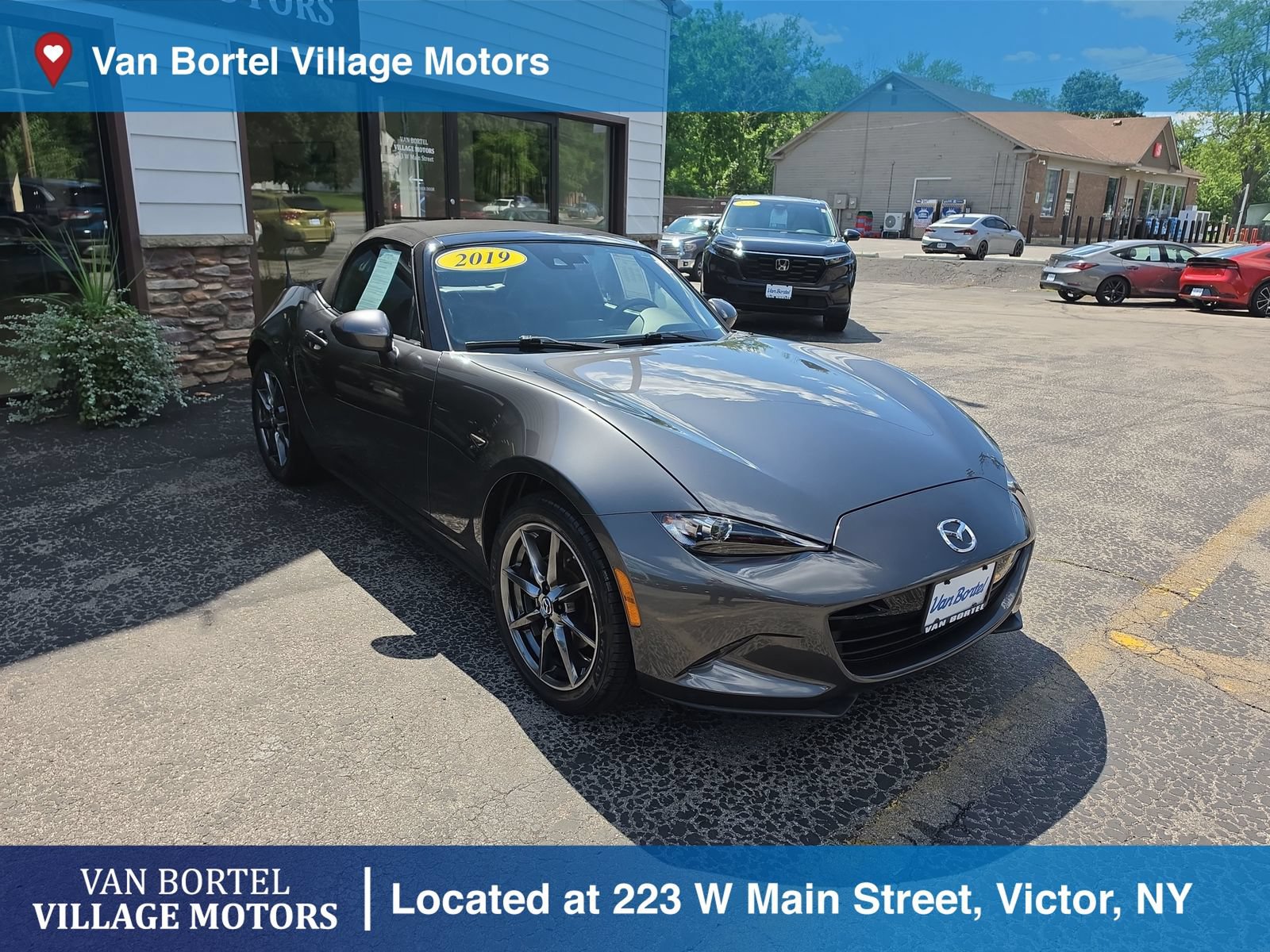 Used 2019 MAZDA MX-5 Miata Grand Touring w/ GT-S Package RWD image 3