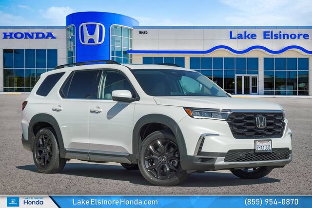 Used 2025 Honda Pilot Touring image 1