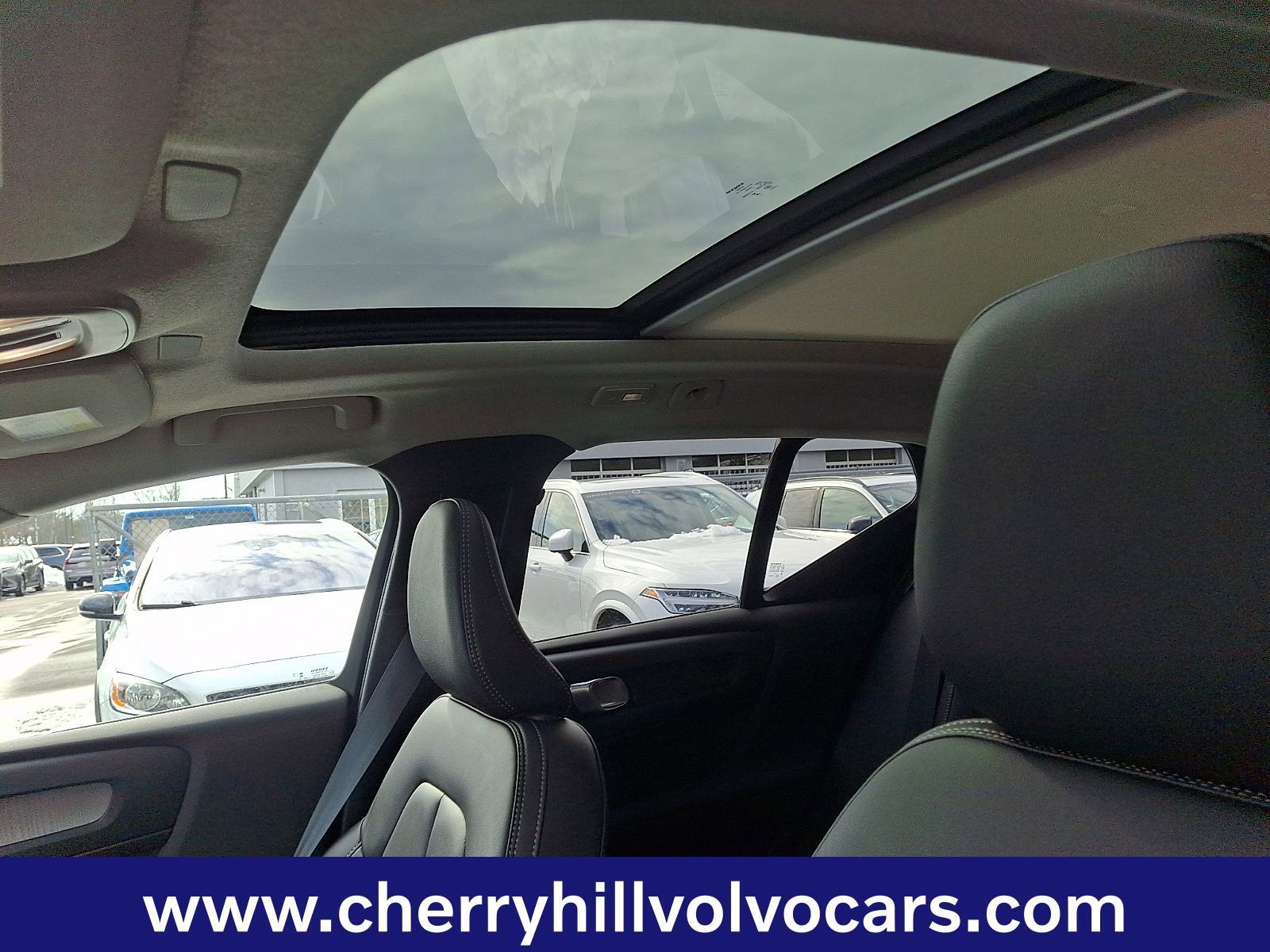 Certified 2025 Volvo XC40 B5 Ultra w/ Protection Package Premier image 15