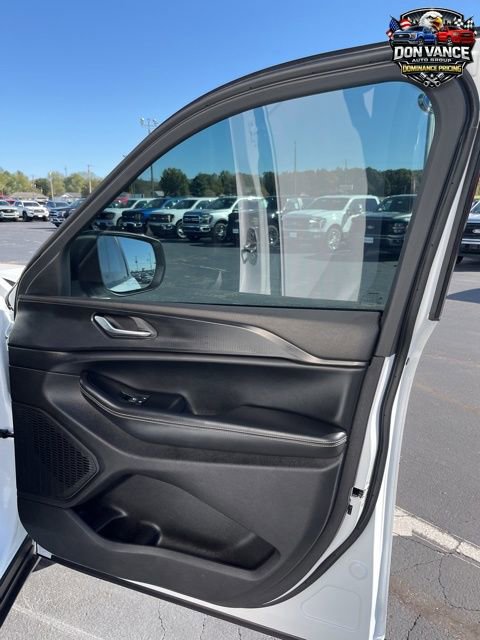 Used 2025 Jeep Grand Cherokee Laredo w/ Trailer Tow Package image 26