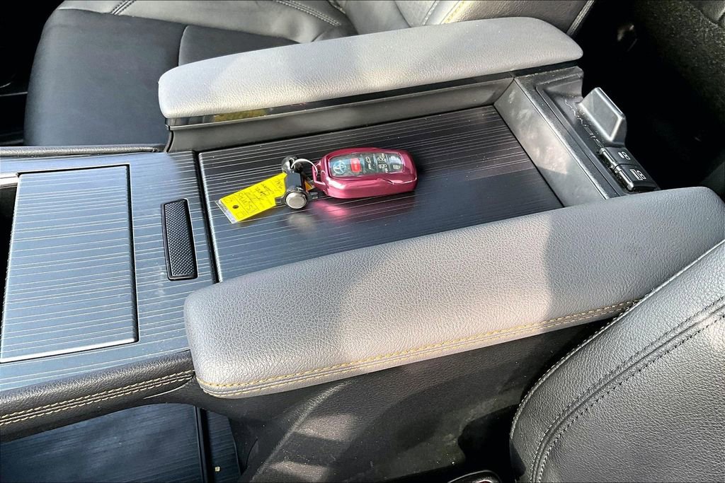 Used 2024 Toyota Sienna XLE Woodland Edition image 11