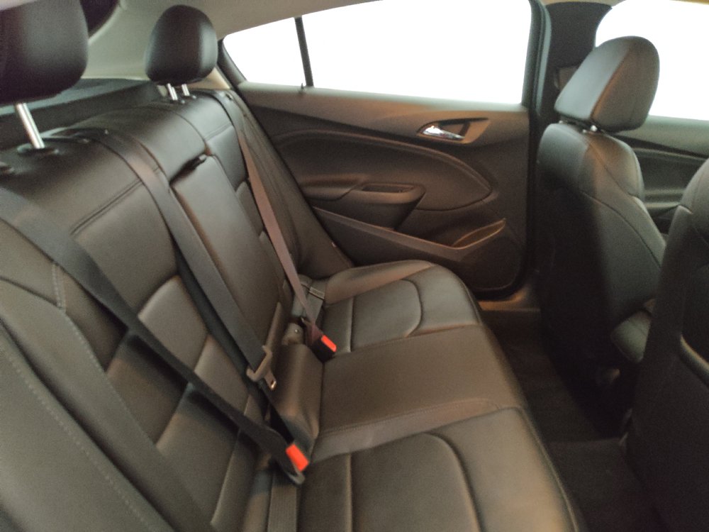 Used 2018 Chevrolet Cruze Premier FWD image 19
