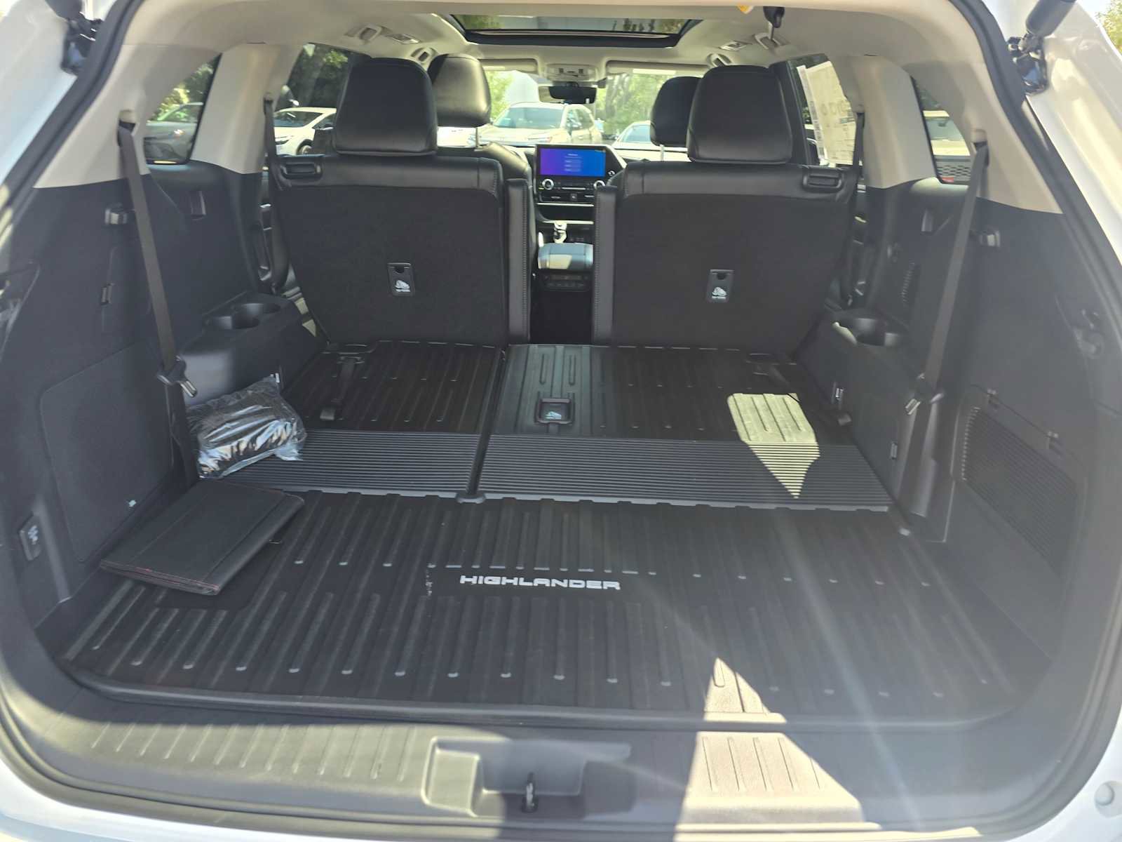 New 2026 Toyota Highlander Platinum AWD/4WD image 18