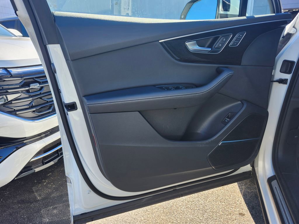 Used 2025 Audi Q7 3.0T Premium Plus image 11