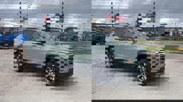 New 2026 Chevrolet Equinox LT w/ Convenience Package II image 2