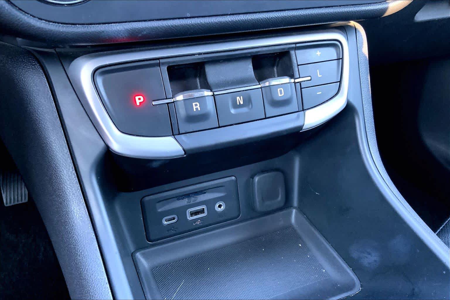 Used 2024 GMC Terrain SLT AWD/4WD image 33