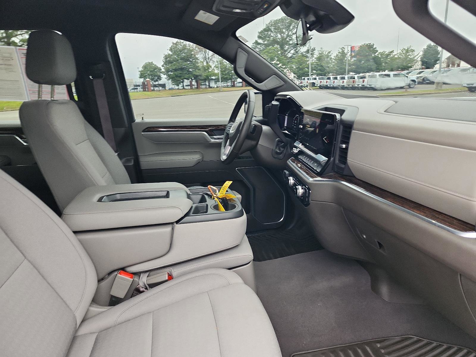 Used 2025 GMC Sierra 1500 SLE image 9