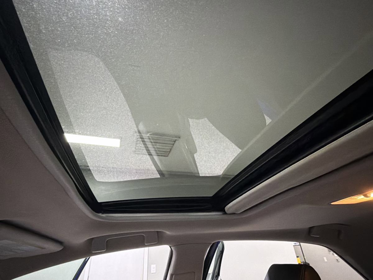 Used 2018 Toyota Corolla SE w/ SE Premium Package image 24