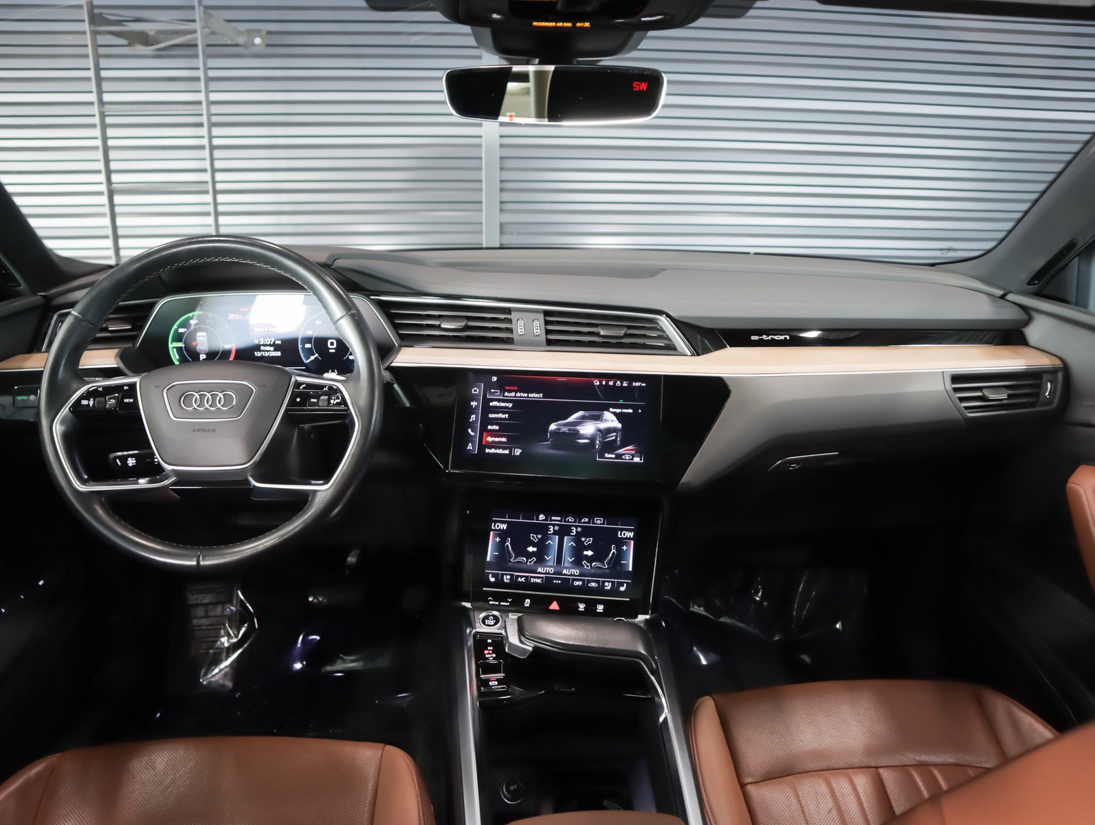 Used 2024 Audi Q8 e-tron Premium Plus image 10