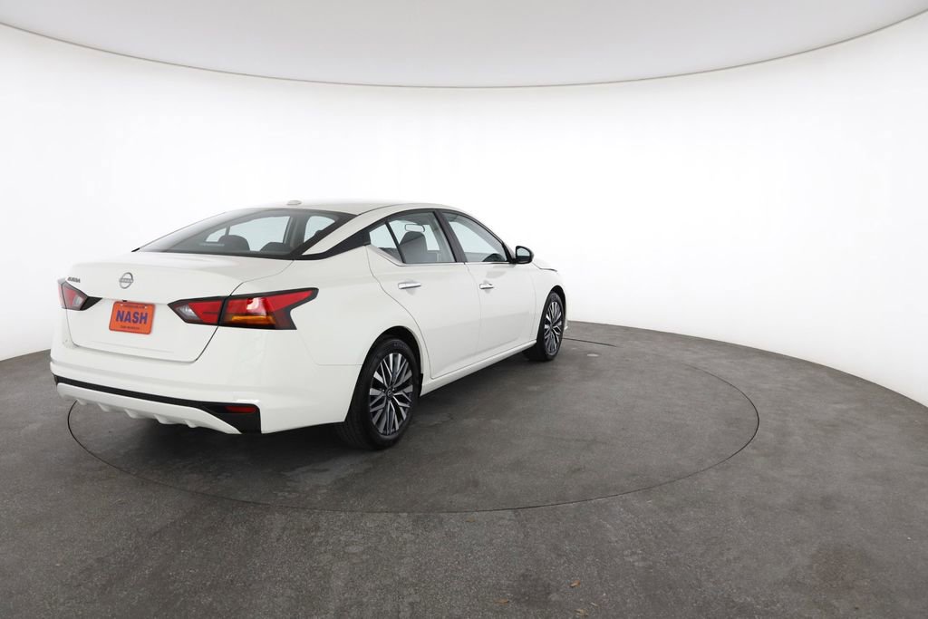 Used 2025 Nissan Altima 2.5 SV image 12