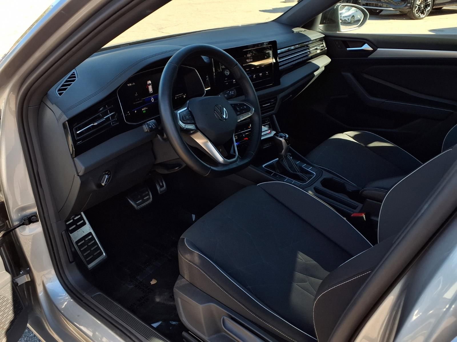 Certified 2025 Volkswagen Jetta Sport image 17