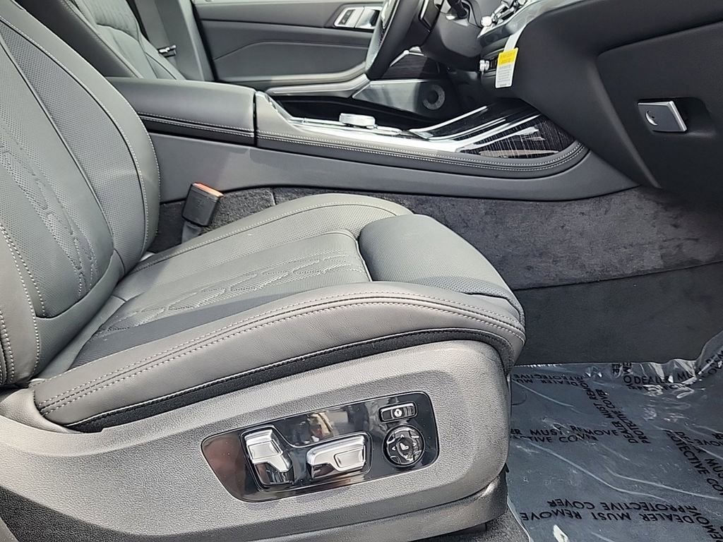Used 2025 BMW X7 M60i image 23