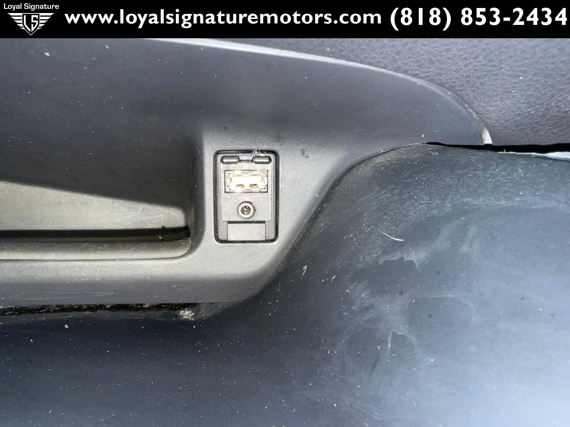 Used 2018 Toyota C-HR XLE FWD image 25