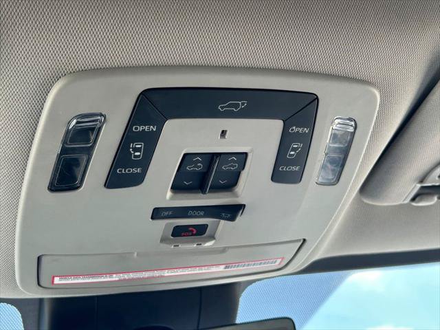 Used 2023 Toyota Sienna Limited AWD/4WD image 21