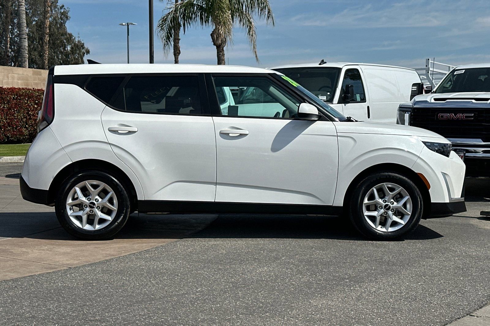 Used 2025 Kia Soul LX w/ LX Technology Package image 3