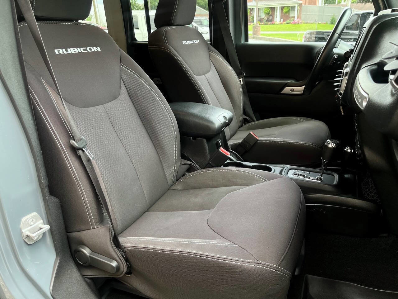 Used 2015 Jeep Wrangler Unlimited Rubicon w/ Dual Top Group image 9