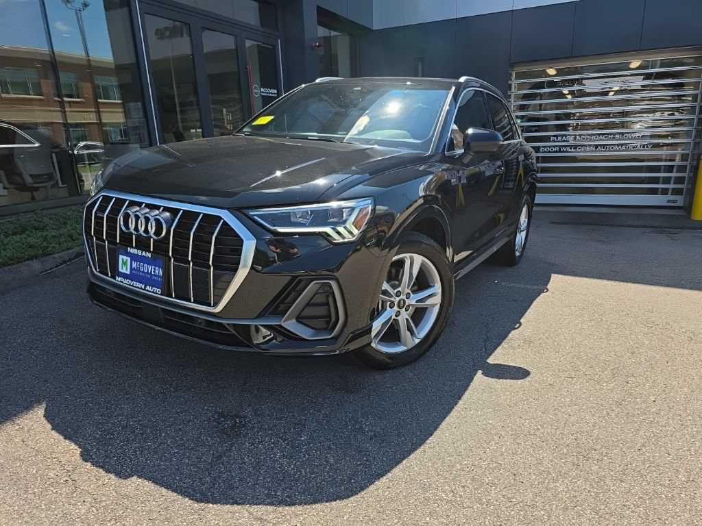 Used 2023 Audi Q3 2.0T Premium Plus w/ Premium Plus Package AWD/4WD image 2