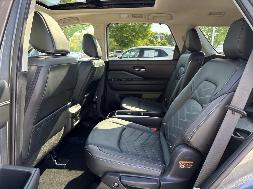 Used 2023 Nissan Pathfinder Platinum w/ Lighting Package (N93) AWD/4WD image 19