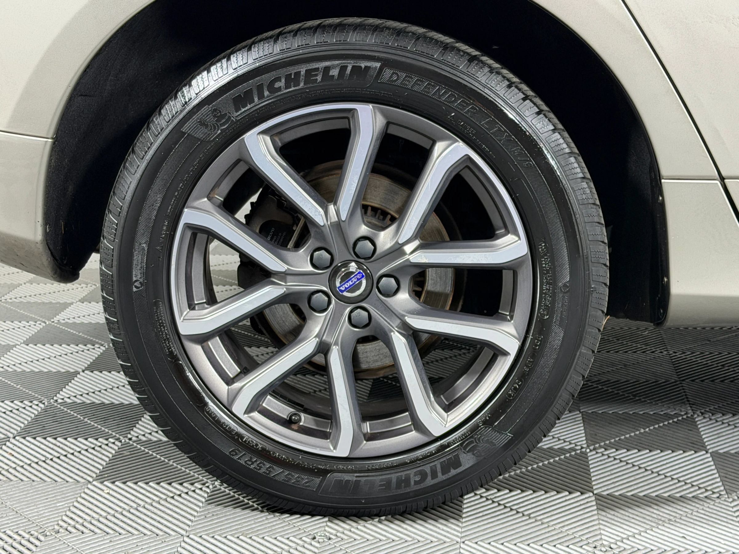 Used 2016 Volvo XC60 T6 Platinum FWD image 32