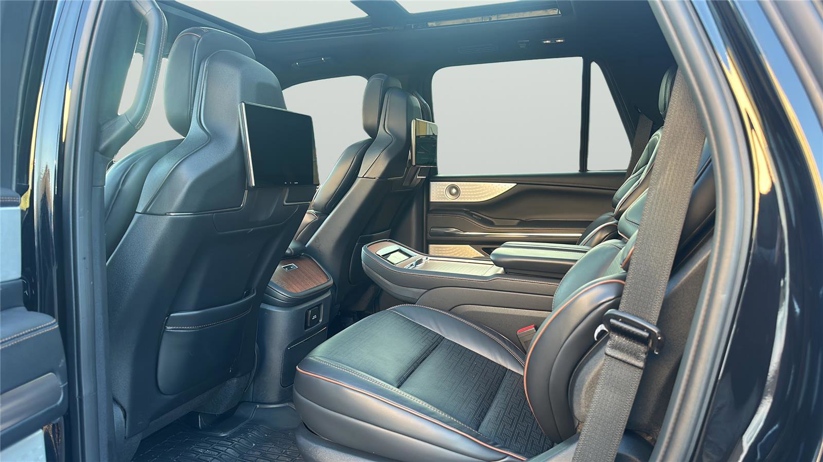 Used 2025 Lincoln Navigator Black Label image 19