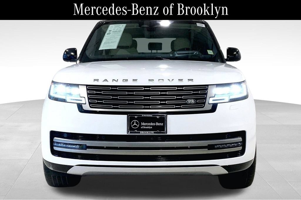 Used 2025 Land Rover Range Rover SE AWD/4WD image 3