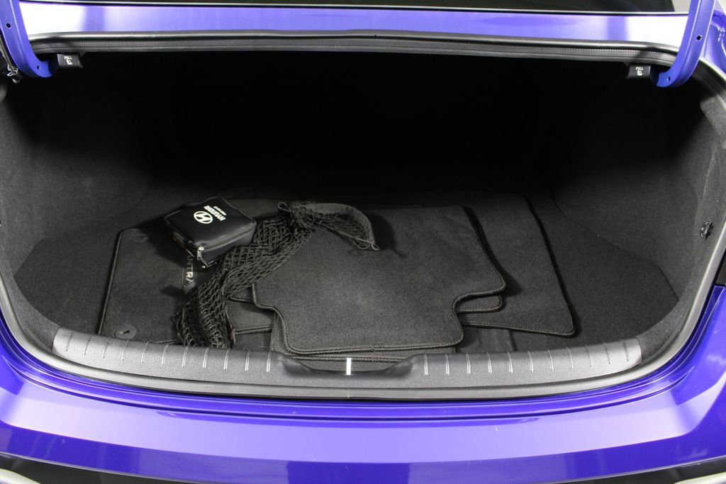 Used 2025 Hyundai Elantra Limited image 16