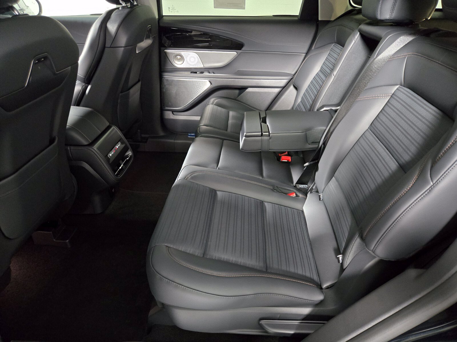 New 2026 Lincoln Nautilus Reserve AWD/4WD image 14