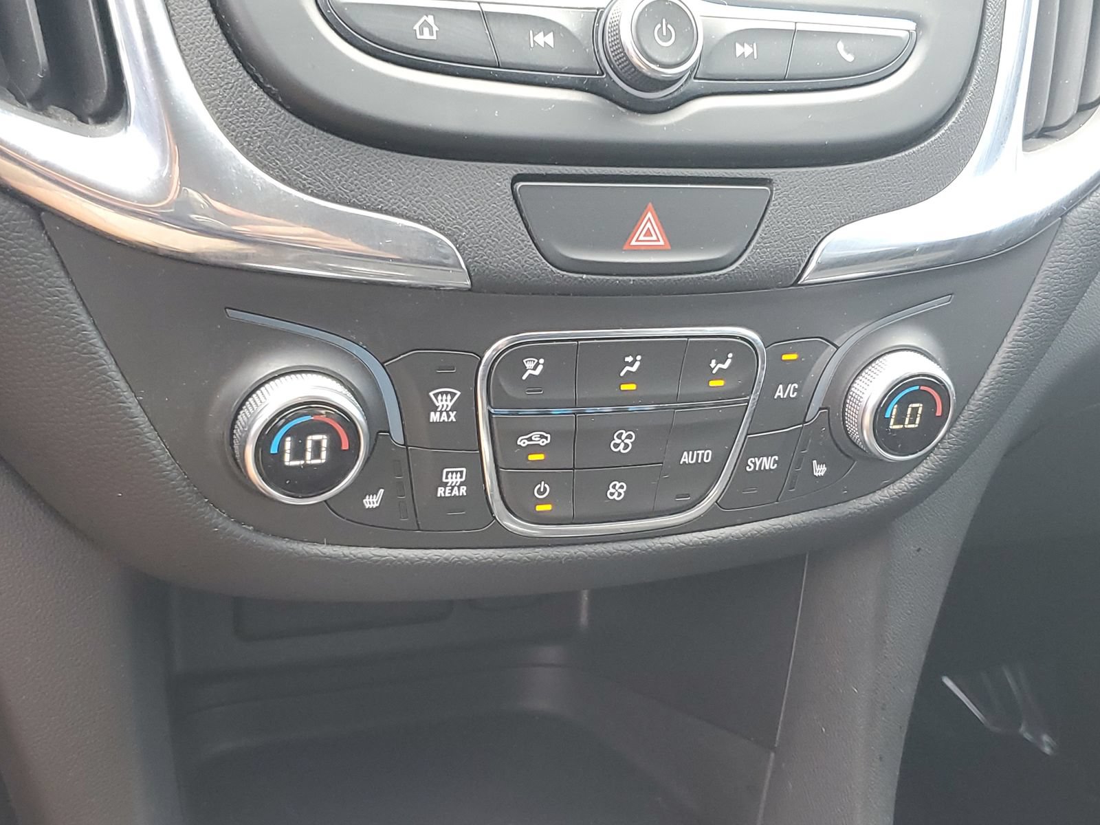 Used 2019 Chevrolet Equinox LT FWD image 27