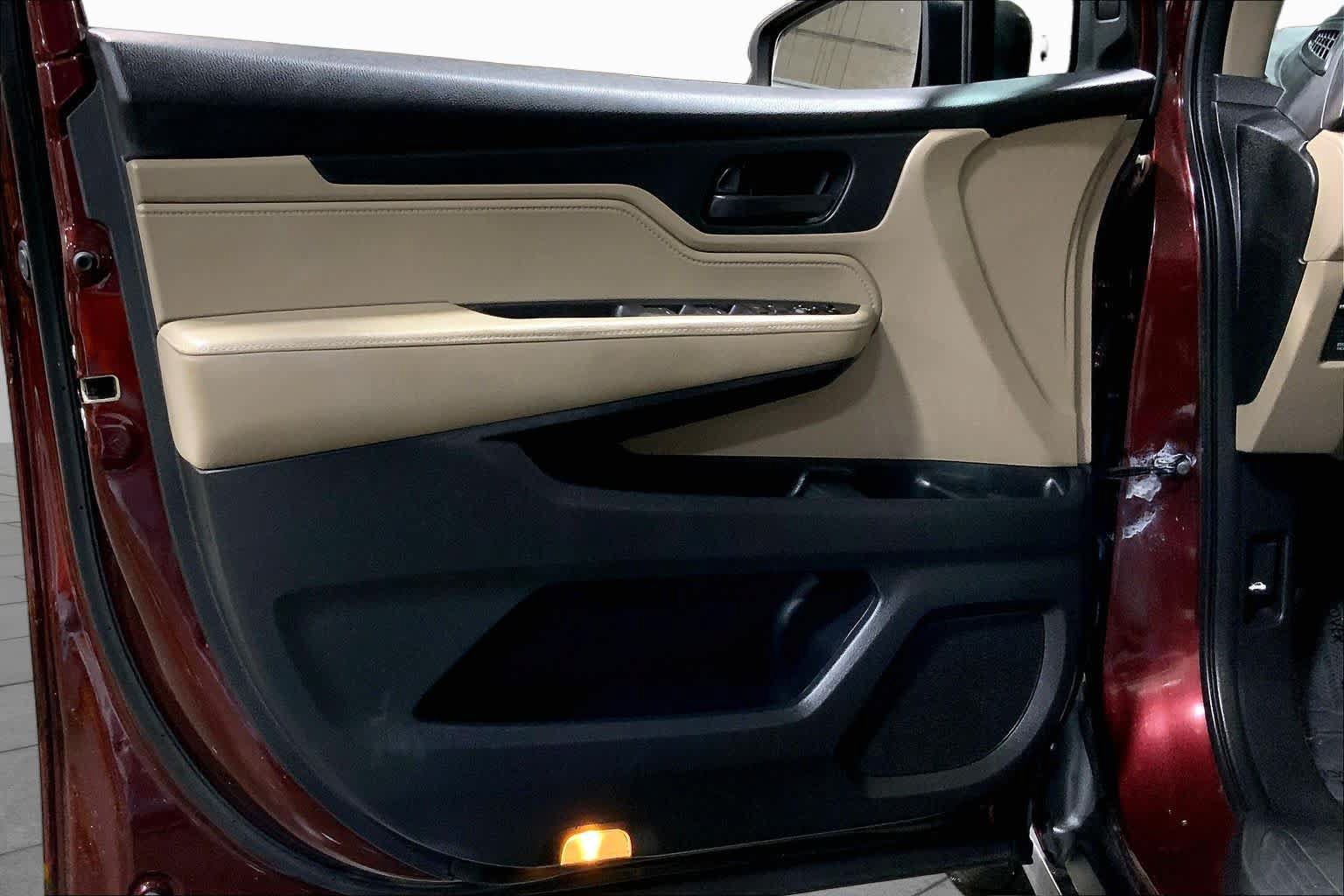 Used 2018 Honda Odyssey EX image 22