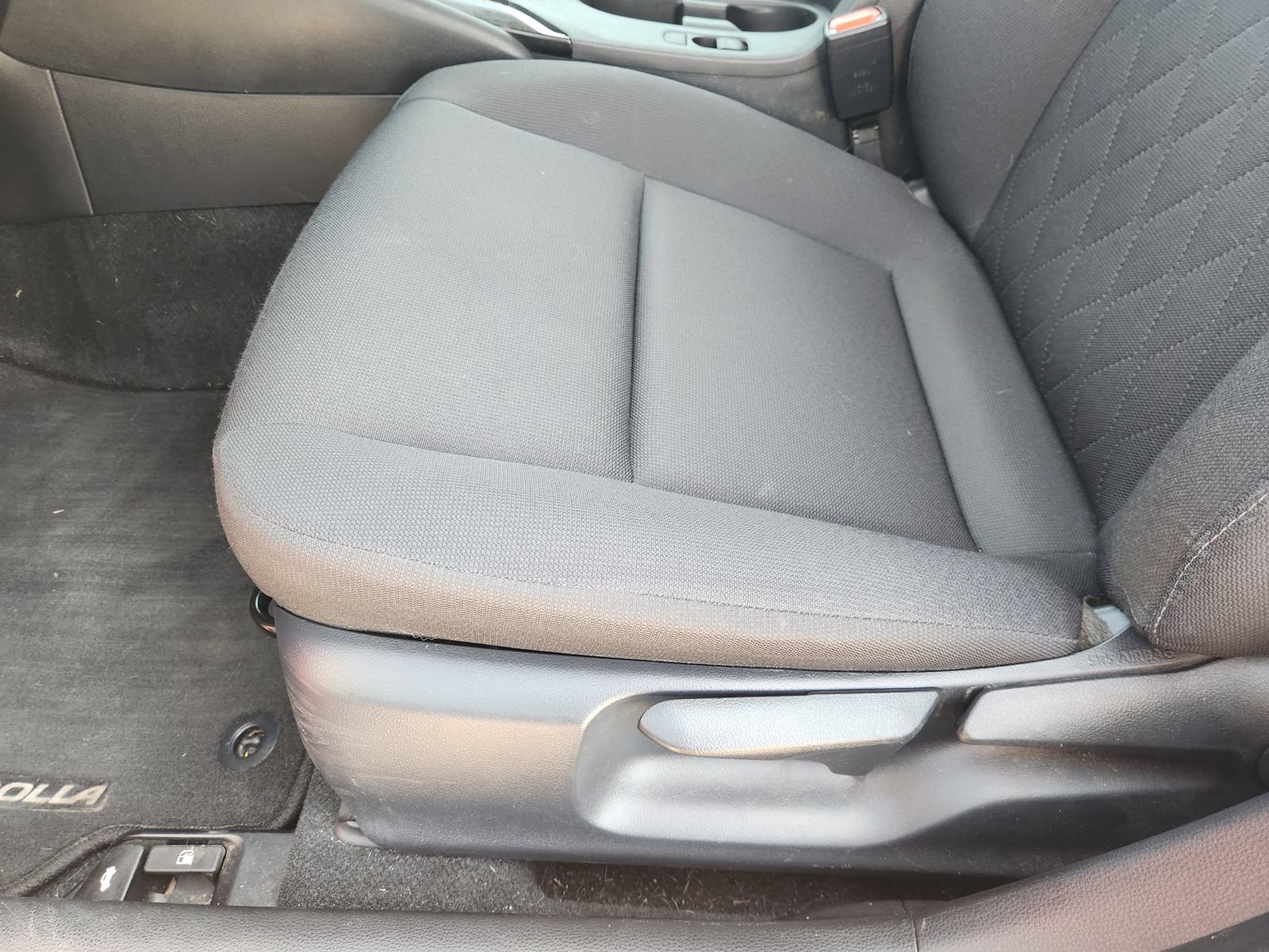 Used 2024 Toyota Corolla LE FWD image 29