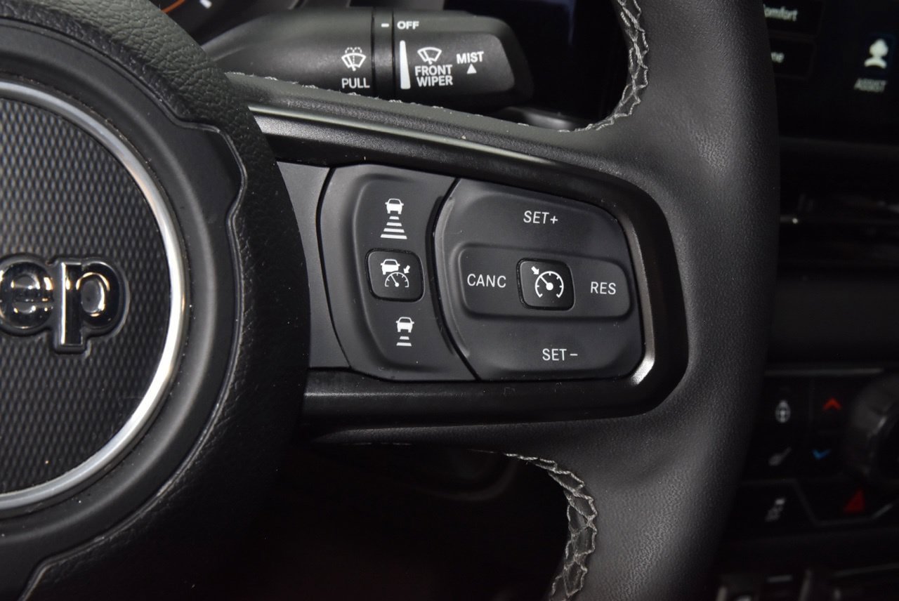 Used 2025 Jeep Gladiator Rubicon w/ Convenience Group AWD/4WD image 24